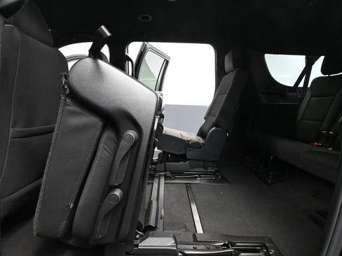 Used 2024 GMC Yukon XL SLE image 41