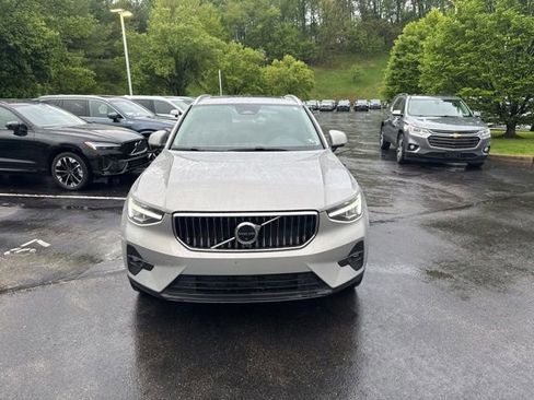 Used 2023 Volvo XC40 B5 Plus w/ Driver Assist Package AWD/4WD image 2