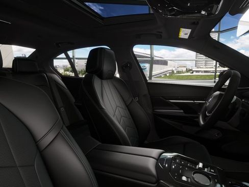 Used 2025 BMW 530i xDrive 530i xDrive w/ Premium Package image 9