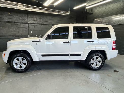 Used 2010 Jeep Liberty Sport w/ Popular Equipment Group AWD/4WD image 8