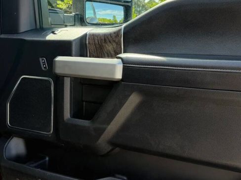 Used 2019 Ford F250 Lariat w/ FX4 Off-Road Package image 28