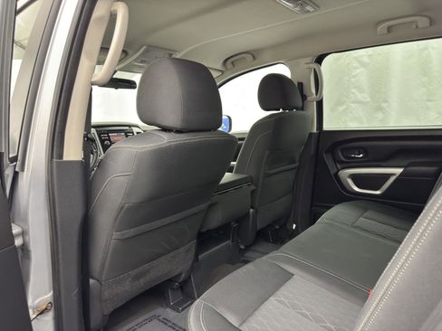 Used 2017 Nissan Titan SV image 28