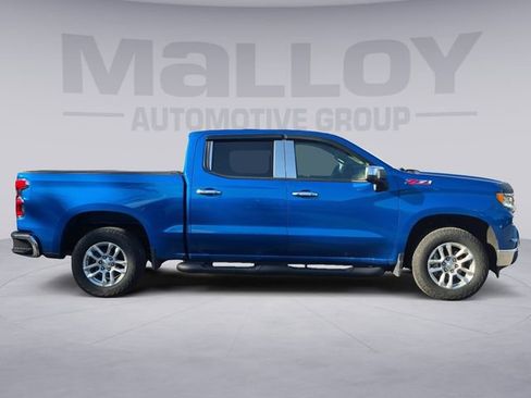 Used 2022 Chevrolet Silverado 1500 LT w/ Z71 Off-Road Package AWD/4WD image 6