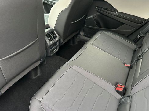 New 2026 Volkswagen Taos SE image 11