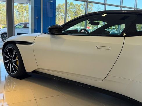 Used 2023 Aston Martin DB11 Coupe image 35
