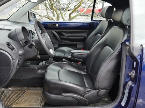 Used 2006 Volkswagen Beetle Convertible w/ Package 1 image 3