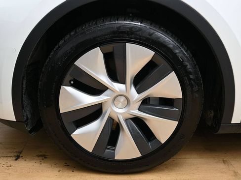 Used 2021 Tesla Model Y Long Range AWD/4WD image 11