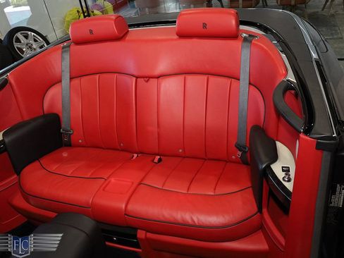 Used 2017 Rolls-Royce Phantom Drophead Coupe RWD image 21