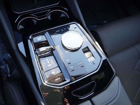 Used 2025 BMW i5 xDrive40 image 21