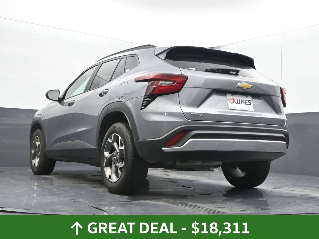 Used 2025 Chevrolet Trax LT FWD image 45