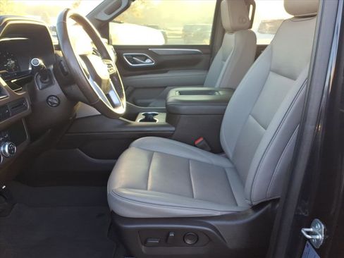 Used 2022 GMC Yukon SLT w/ SLT Premium Package image 17