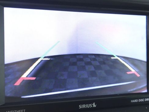 Used 2018 Dodge Grand Caravan SE w/ UConnect Hands-Free Group image 17