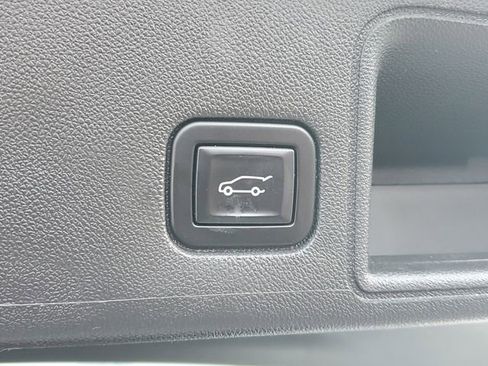 Certified 2022 GMC Terrain SLT AWD/4WD image 9