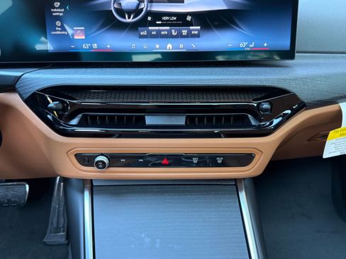 New 2026 BMW 330i Sedan w/ M Sport Package RWD image 25