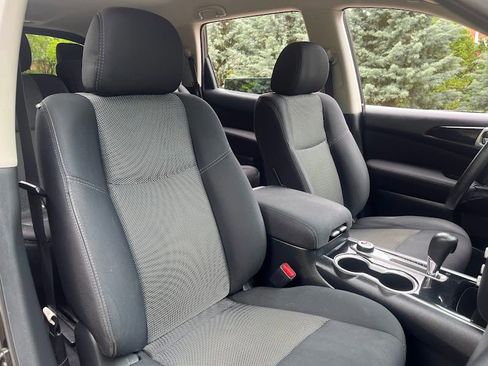 Used 2017 Nissan Pathfinder S AWD/4WD image 37