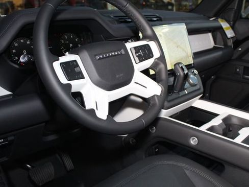 New 2026 Land Rover Defender 130 X-Dynamic SE image 13