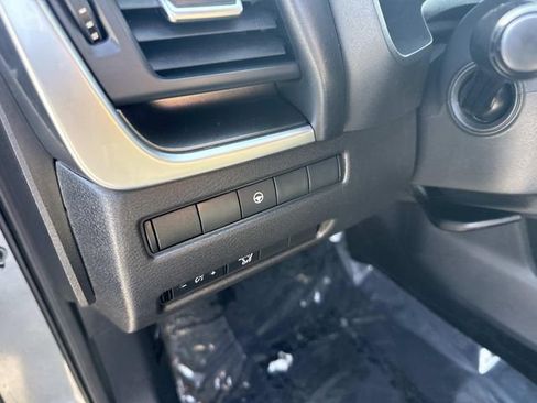 Used 2023 Nissan Rogue SV image 22