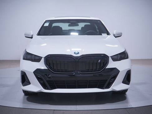 New 2026 BMW i5 eDrive40 w/ M Sport Package RWD image 4