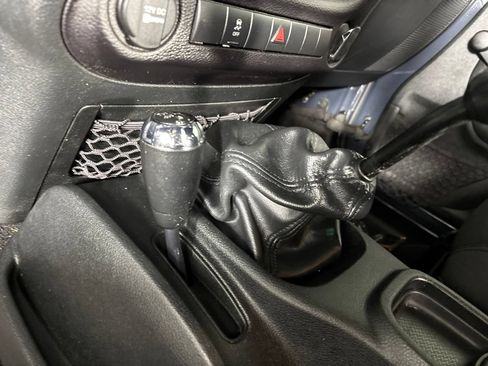 Used 2018 Jeep Wrangler Sport w/ Connectivity Group AWD/4WD image 21
