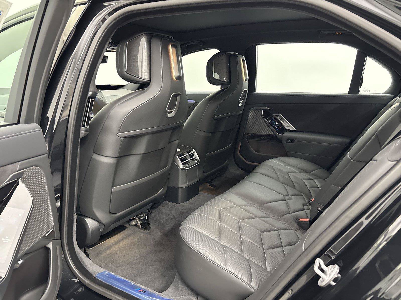 New 2027 BMW 740i w/ Executive Package RWD image 17