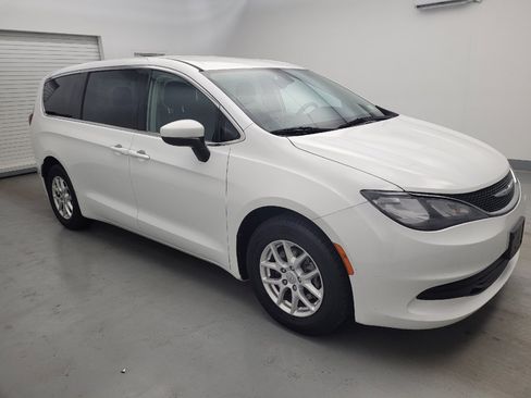 Used 2017 Chrysler Pacifica LX FWD image 11