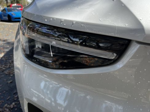 Used 2023 Volvo XC40 B5 Plus image 12