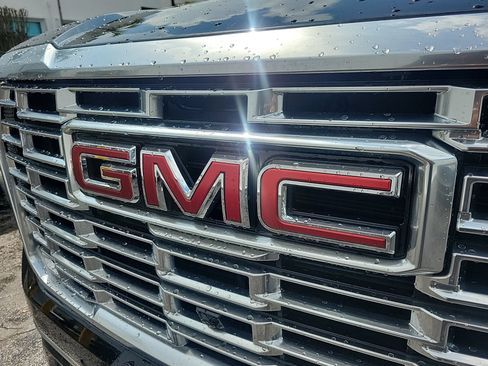 Used 2025 GMC Yukon Denali AWD/4WD image 10