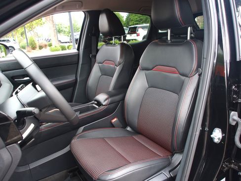 Used 2025 Nissan Kicks SR AWD/4WD image 17
