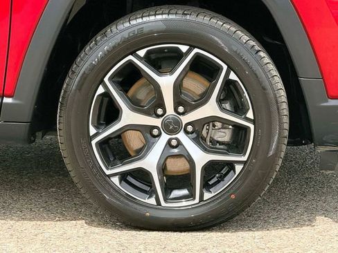 Certified 2025 Jeep Compass Limited AWD/4WD image 9