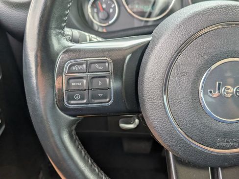 Used 2017 Jeep Wrangler Unlimited Sahara AWD/4WD image 19