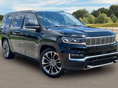 Used 2022 Jeep Grand Wagoneer Series III w/ Rear-Seat Entertainment Group AWD/4WD image 2