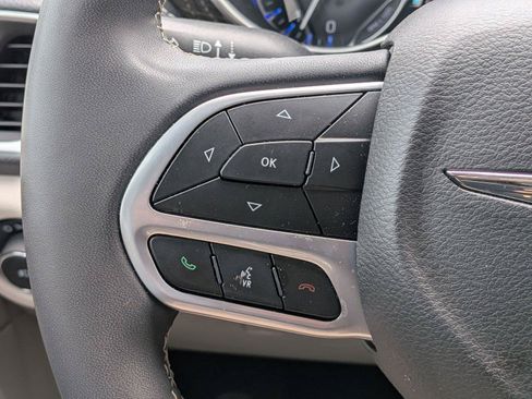 Used 2022 Chrysler Pacifica Limited AWD/4WD image 19
