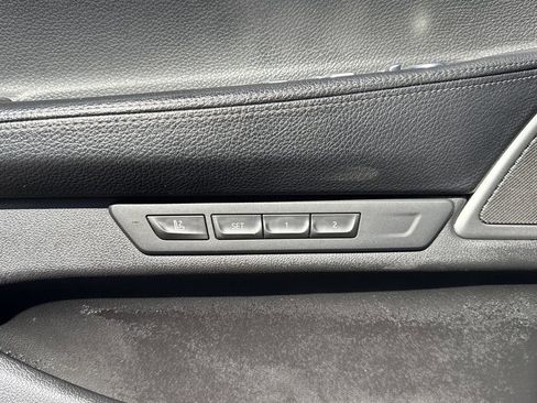 Used 2022 BMW 740i w/ M Sport Package RWD image 19