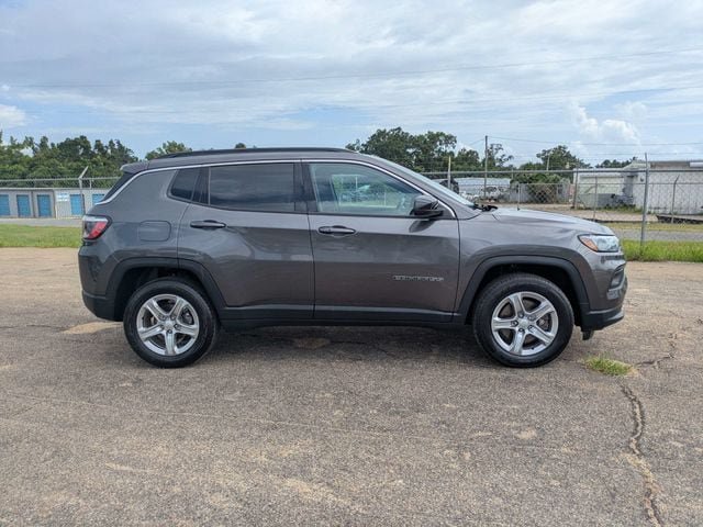 Used 2024 Jeep Compass Latitude AWD/4WD image 3