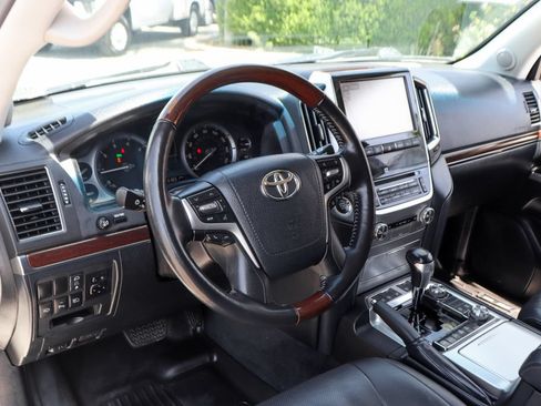 Used 2018 Toyota Land Cruiser AWD/4WD image 22