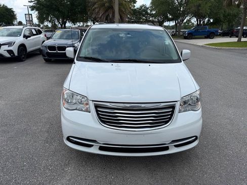 Used 2015 Chrysler Town & Country Touring FWD image 12