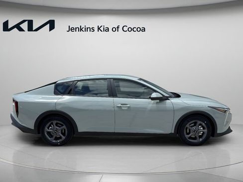 New 2026 Kia K4 FWD image 2
