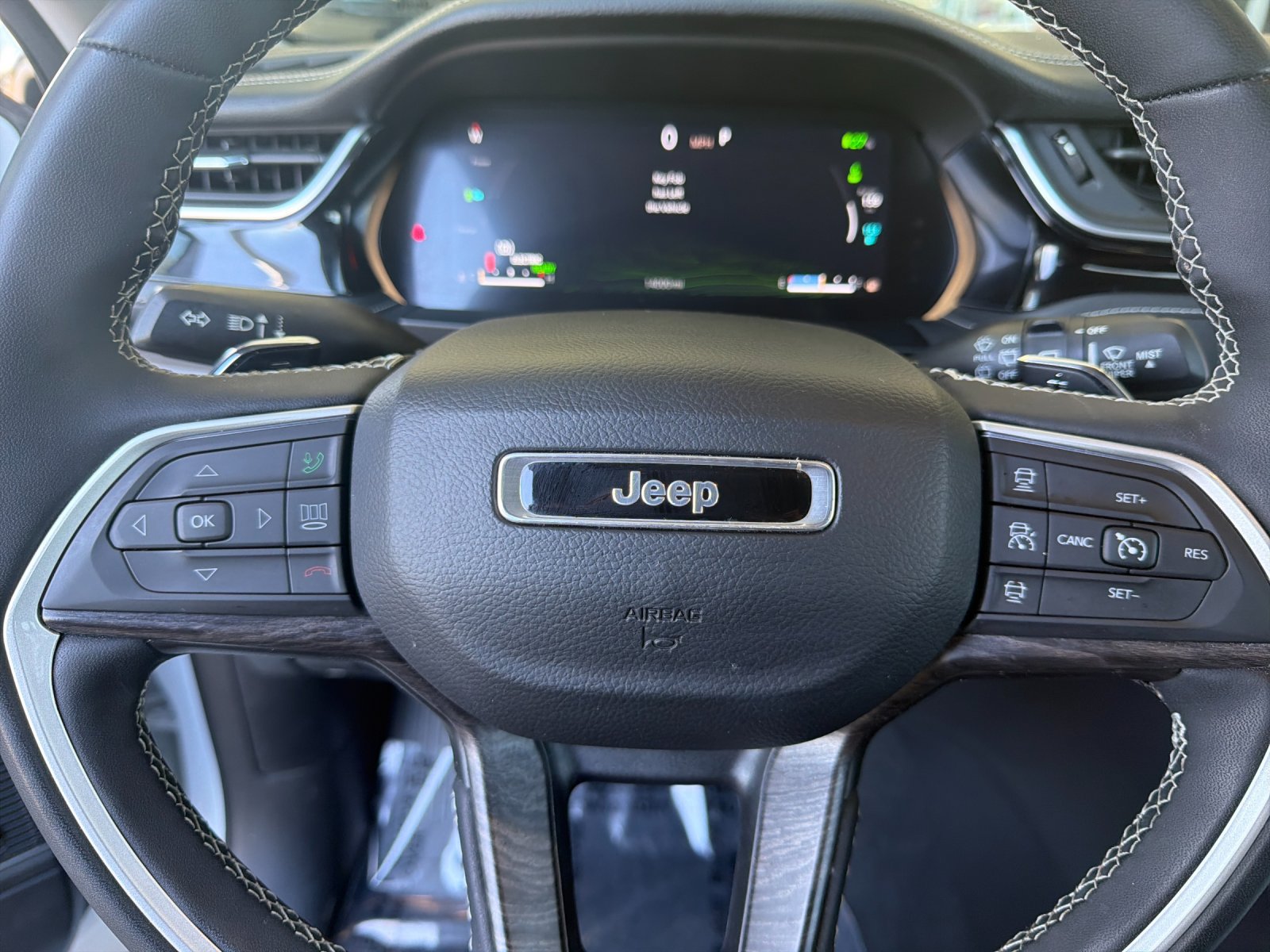 Used 2023 Jeep Grand Cherokee 4WD 4xe w/ Luxury Tech Group II image 27