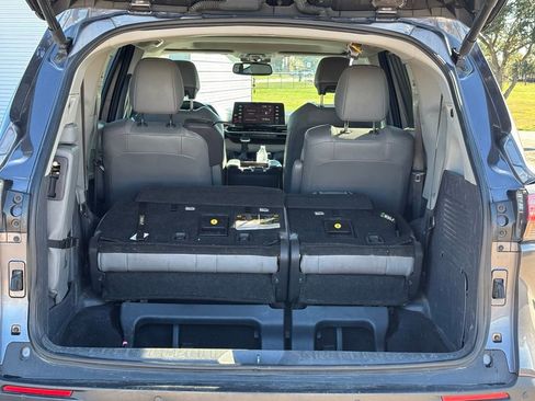 Used 2022 Toyota Sienna XLE image 6