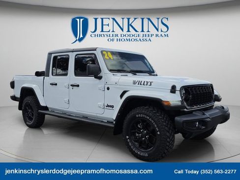 Used 2024 Jeep Gladiator Sport AWD/4WD image 2
