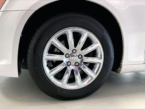 Used 2011 Chrysler 300 Limited image 8