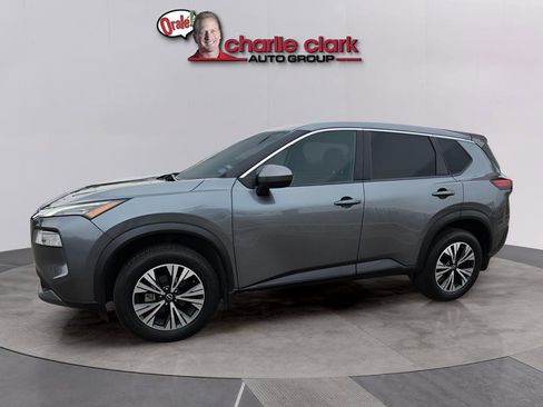 Used 2023 Nissan Rogue SV image 1
