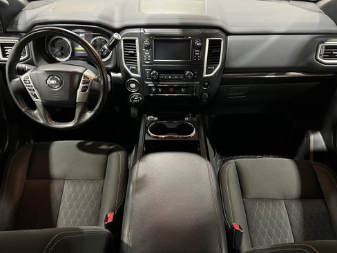 Used 2018 Nissan Titan SV image 40