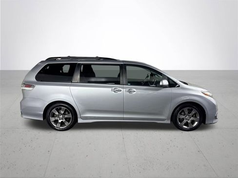 Used 2015 Toyota Sienna SE w/ SE Preferred Package FWD image 5