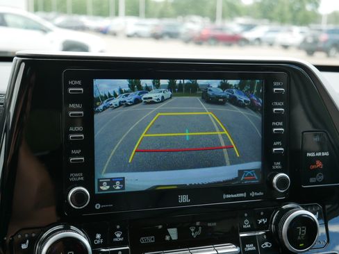 Used 2021 Toyota Highlander Limited AWD/4WD image 27