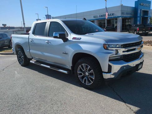 Used 2021 Chevrolet Silverado 1500 LT w/ Z71 Off-Road Package image 2