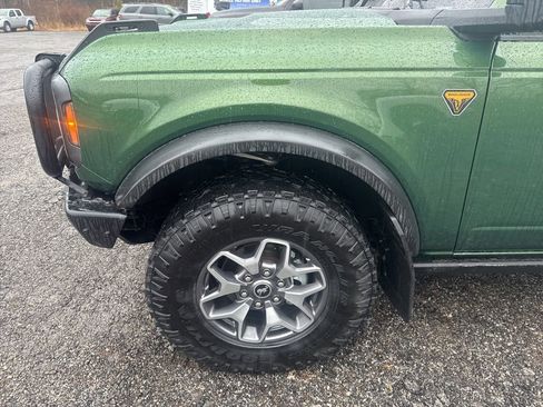 Used 2024 Ford Bronco Badlands image 6