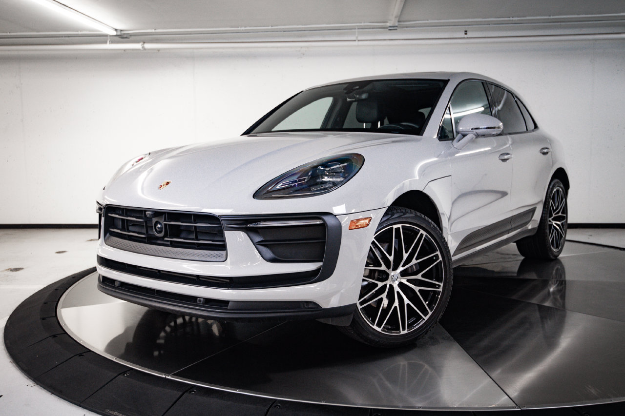 Certified 2025 Porsche Macan AWD/4WD image 1