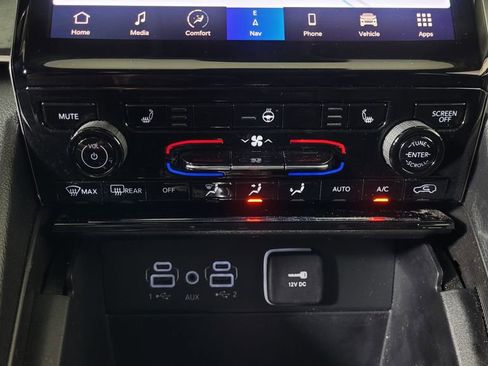 Used 2023 Jeep Grand Cherokee Limited image 25