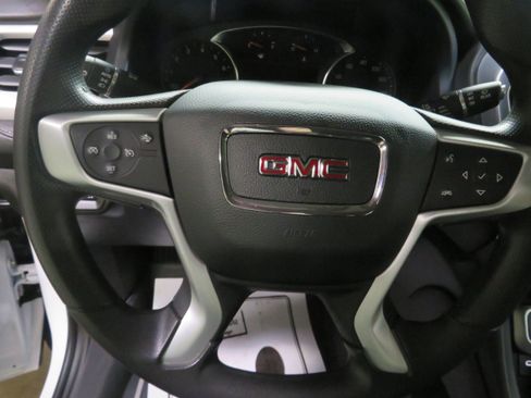 Used 2023 GMC Acadia SLE w/ Driver Convenience Package image 16